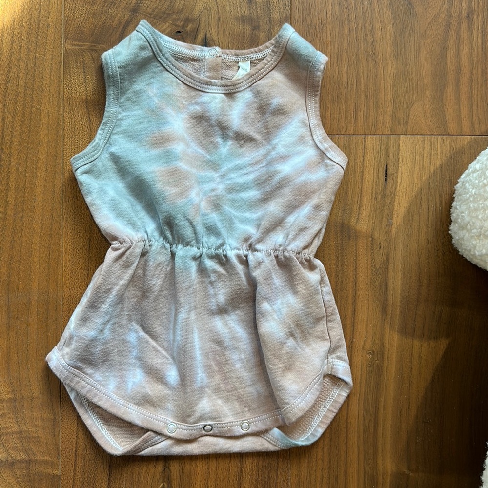 NWOT Rylee + Cru Cinch Tye Dye Rainbow Playsuit, Baby Romper 3-6 months - Picture 2 of 5